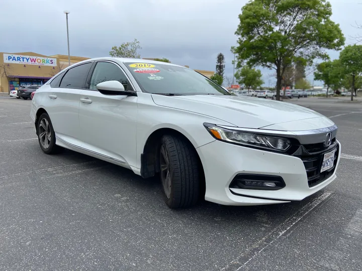 WHITE, 2019 HONDA ACCORD Image 13