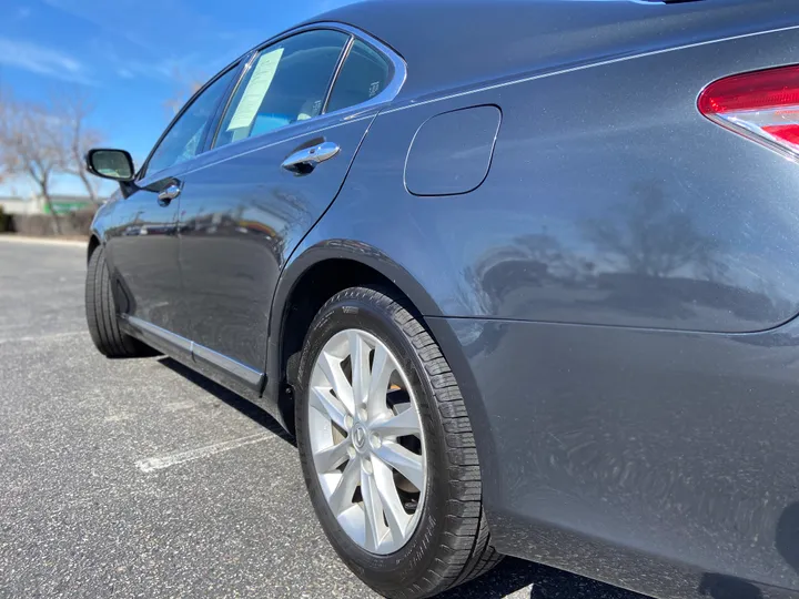 GRAY, 2011 LEXUS ES Image 46