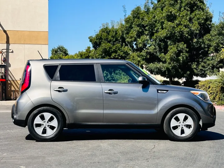 SILVER, 2016 KIA SOUL Image 8