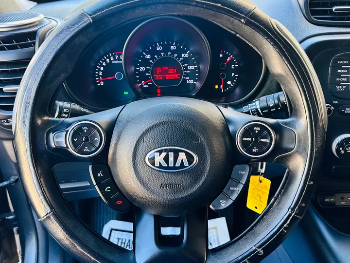 SILVER, 2016 KIA SOUL Image 13