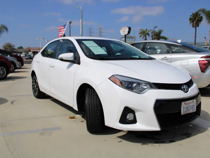 WHITE, 2015 TOYOTA COROLLA Image 3