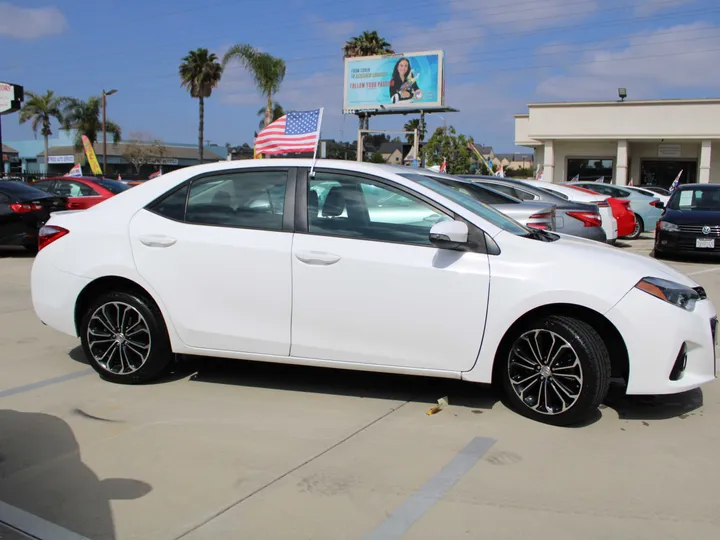 WHITE, 2015 TOYOTA COROLLA Image 8