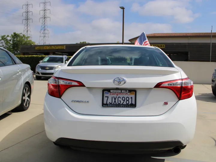 WHITE, 2015 TOYOTA COROLLA Image 6