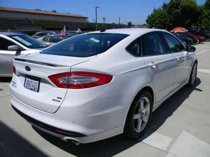 WHITE, 2013 FORD FUSION Image 2