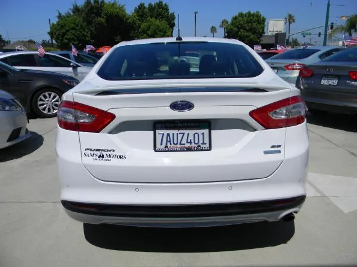 WHITE, 2013 FORD FUSION Image 4