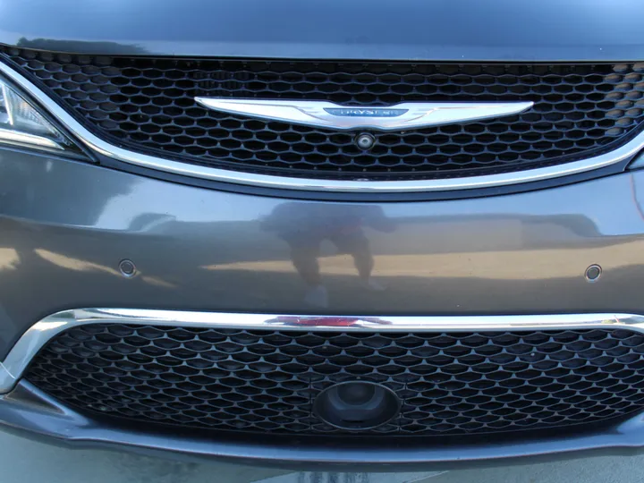 GRAY, 2017 CHRYSLER PACIFICA LIMITED Image 12