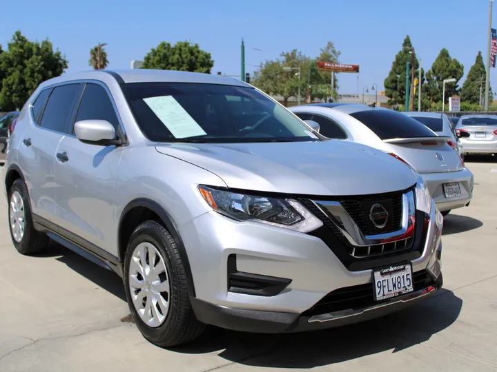 SILVER, 2018 NISSAN ROGUE Image 3