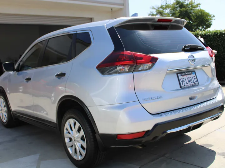 SILVER, 2018 NISSAN ROGUE Image 4