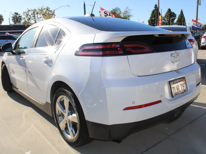 WHITE, 2015 CHEVROLET VOLT Image 4