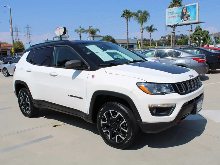 WHITE, 2019 JEEP COMPASS TRAILHAWK 4WD LUXURY Image 5