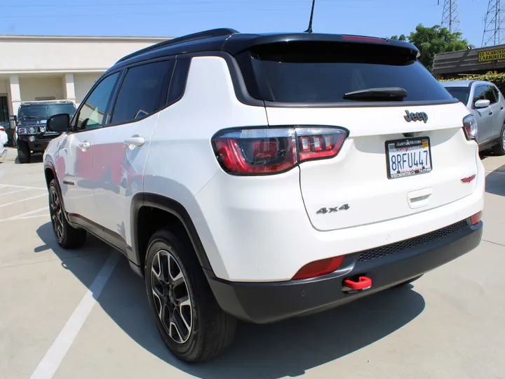 WHITE, 2019 JEEP COMPASS TRAILHAWK 4WD LUXURY Image 4