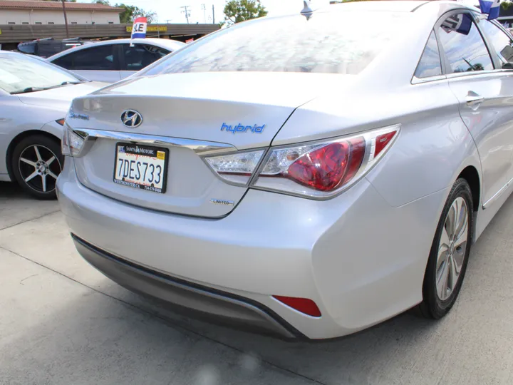 SILVER, 2013 HYUNDAI SONATA Image 2