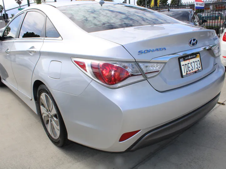 SILVER, 2013 HYUNDAI SONATA Image 4