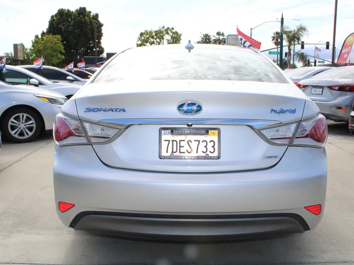 SILVER, 2013 HYUNDAI SONATA Image 6