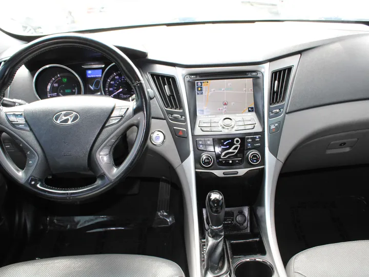 SILVER, 2013 HYUNDAI SONATA Image 13