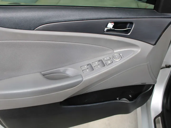 SILVER, 2013 HYUNDAI SONATA Image 26