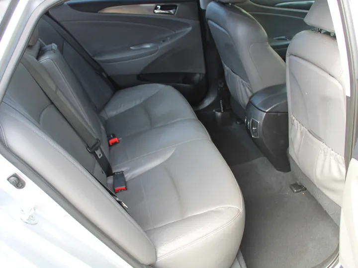 SILVER, 2013 HYUNDAI SONATA Image 25