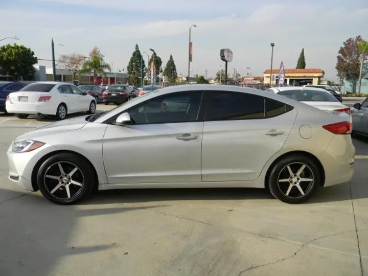 SILVER, 2018 HYUNDAI ELANTRA Image 5