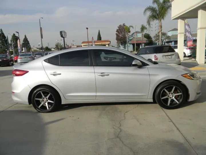 SILVER, 2018 HYUNDAI ELANTRA Image 6