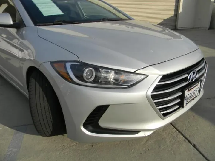 SILVER, 2018 HYUNDAI ELANTRA Image 22