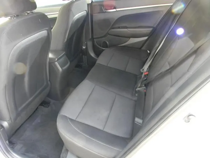 SILVER, 2018 HYUNDAI ELANTRA Image 14