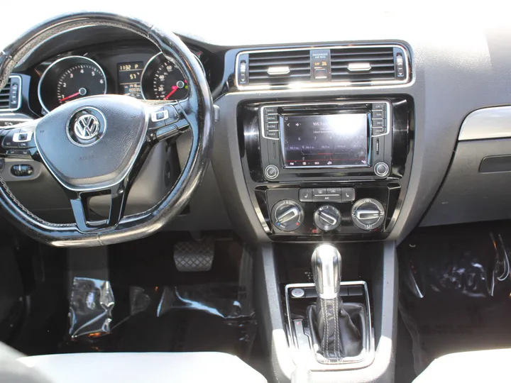 BLACK, 2016 VOLKSWAGEN JETTA Image 6