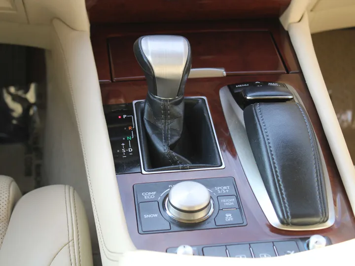 GOLD, 2013 LEXUS LS Image 19