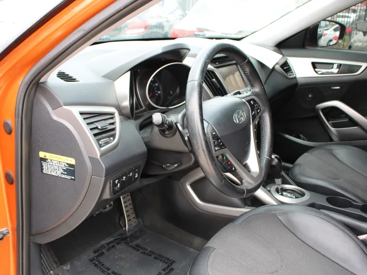 ORANGE, 2012 HYUNDAI VELOSTER Image 12