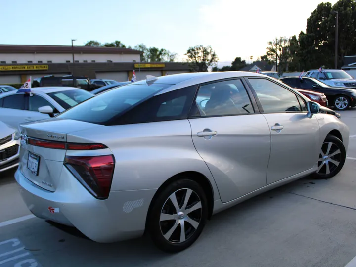 SILVER, 2017 TOYOTA MIRAI Image 3