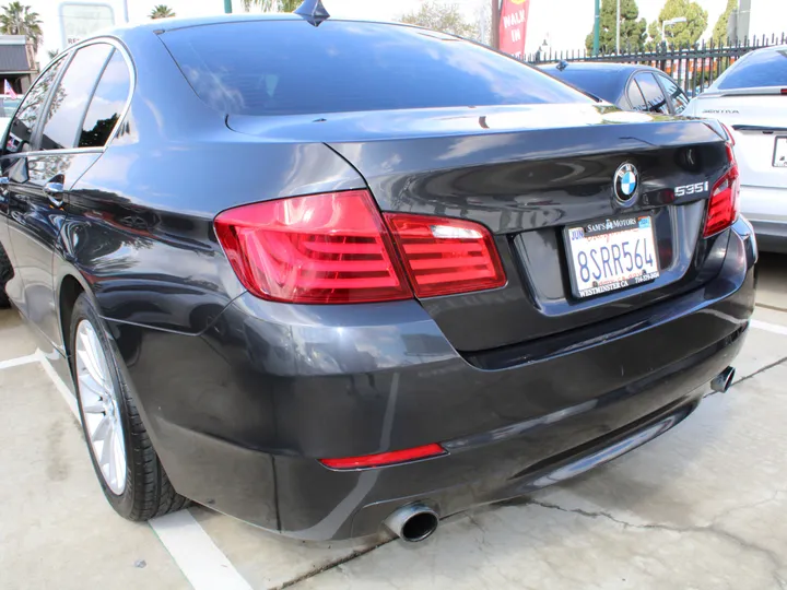 BLACK, 2013 BMW 5 SERIES Image 4