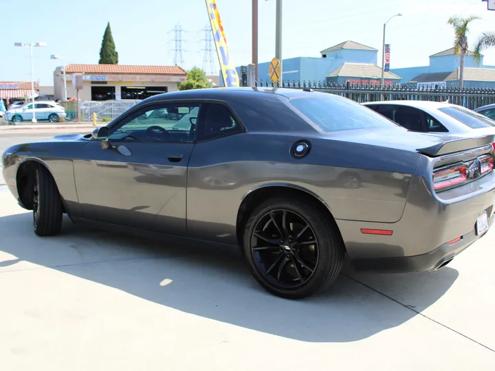 GRAY, 2017 DODGE CHALLENGER Image 4