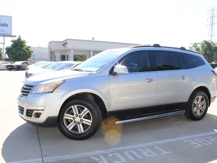 SILVER, 2016 CHEVROLET TRAVERSE Image 8