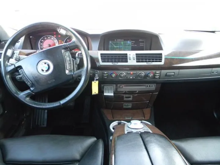 WHITE PEARL, 2005 BMW 7 SERIES Image 25