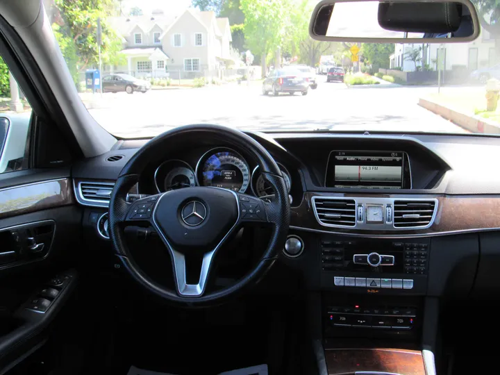 WHITE, 2014 MERCEDES-BENZ E-CLASS Image 16