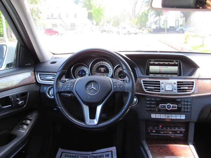 WHITE, 2014 MERCEDES-BENZ E-CLASS Image 18