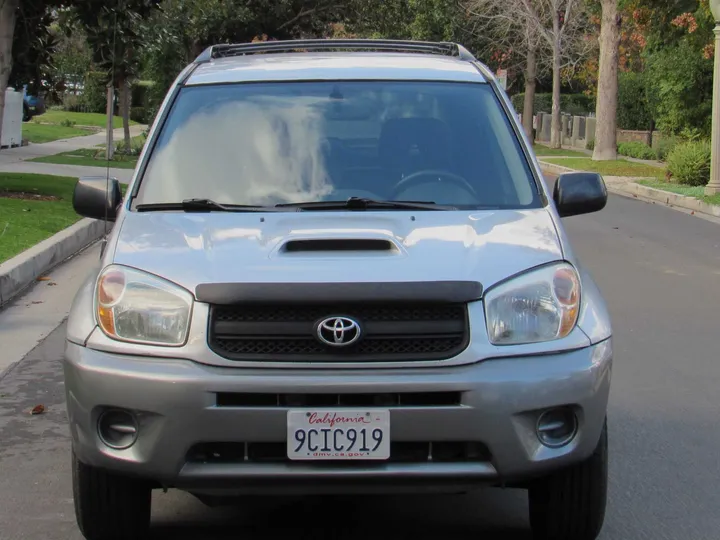 2004 TOYOTA RAV4 Image 2