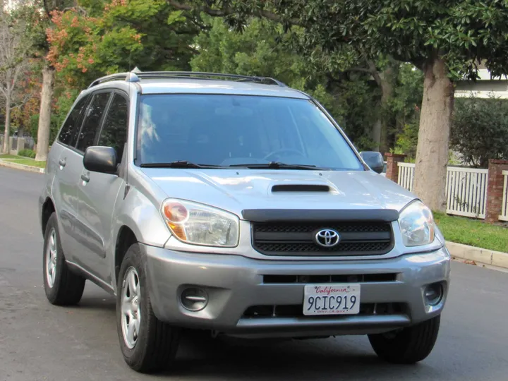 2004 TOYOTA RAV4 Image 3