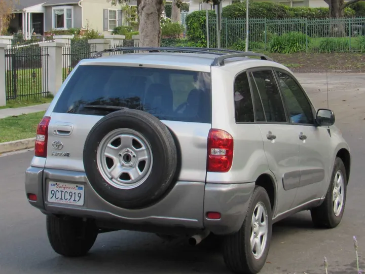 2004 TOYOTA RAV4 Image 4