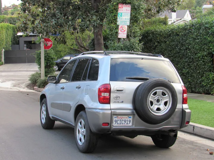 2004 TOYOTA RAV4 Image 7