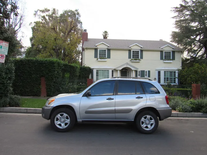 2004 TOYOTA RAV4 Image 8