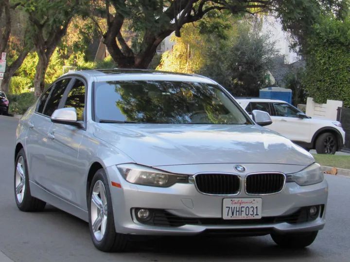 2013 BMW 3 SERIES Image 3