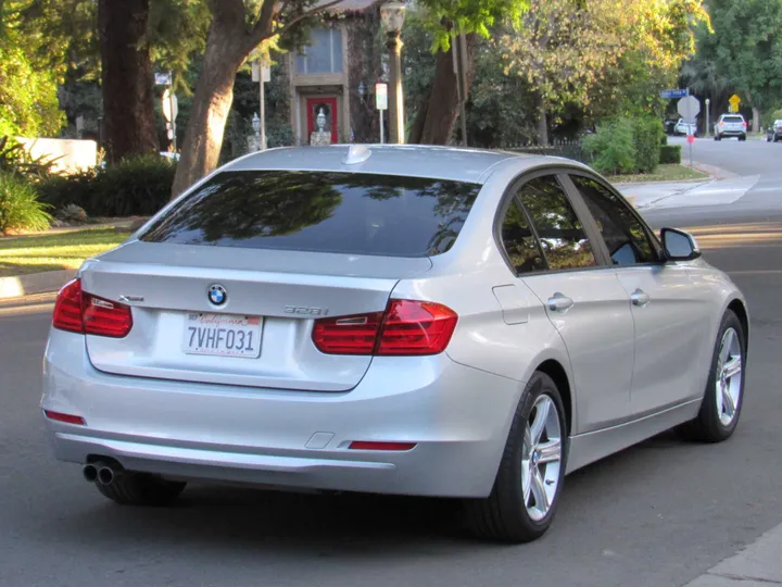 2013 BMW 3 SERIES Image 5