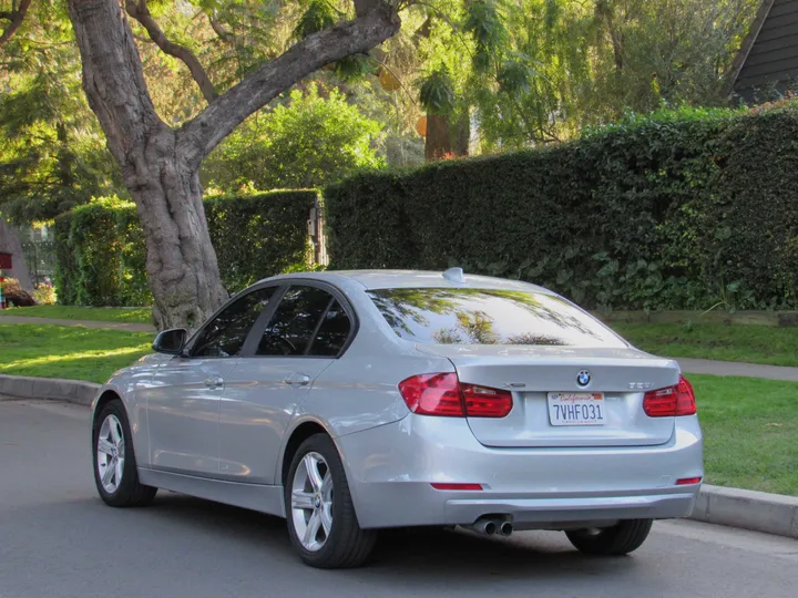 2013 BMW 3 SERIES Image 9