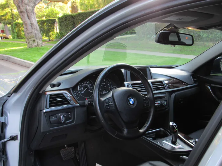 2013 BMW 3 SERIES Image 14