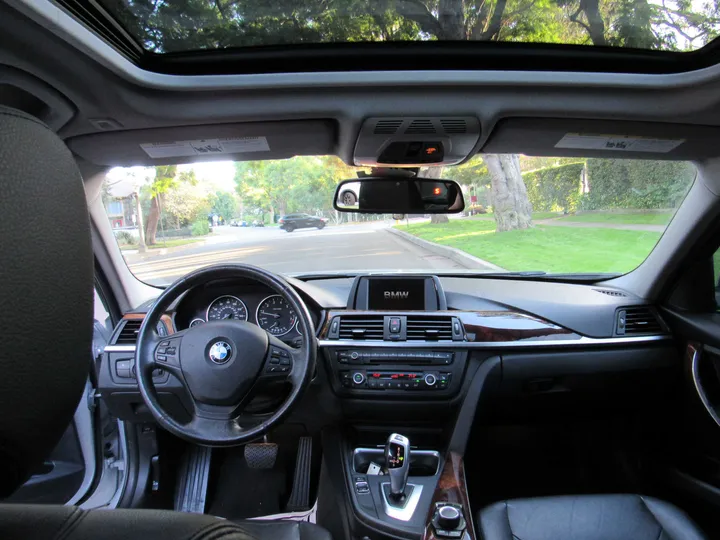 2013 BMW 3 SERIES Image 23