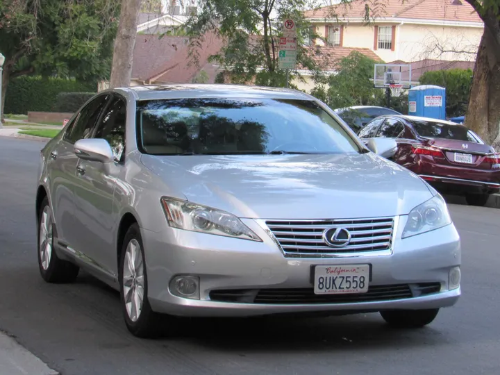 SILVER, 2011 LEXUS ES 350 Image 3