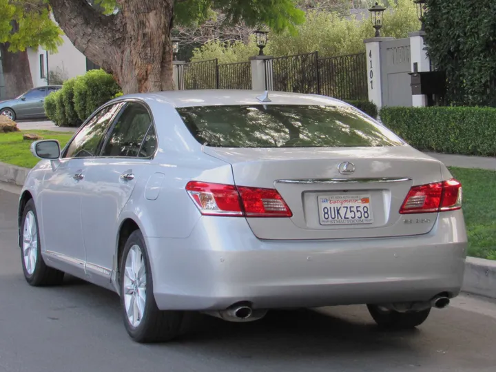 SILVER, 2011 LEXUS ES 350 Image 7