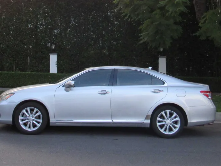 SILVER, 2011 LEXUS ES 350 Image 8