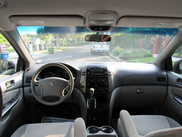 2008 TOYOTA SIENNA Image 15