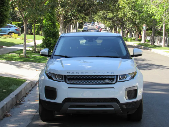 WHITE, 2017 LAND ROVER RANGE ROVER EVOQUE Image 2